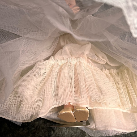 Madame Alexander Vintage Bride Doll 1570 - Picture 5 of 6